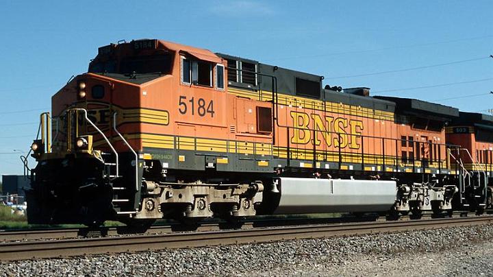 BNSF 5184 C44 9W.jpg